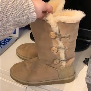Bailey button Ugg’s- will accept any offers